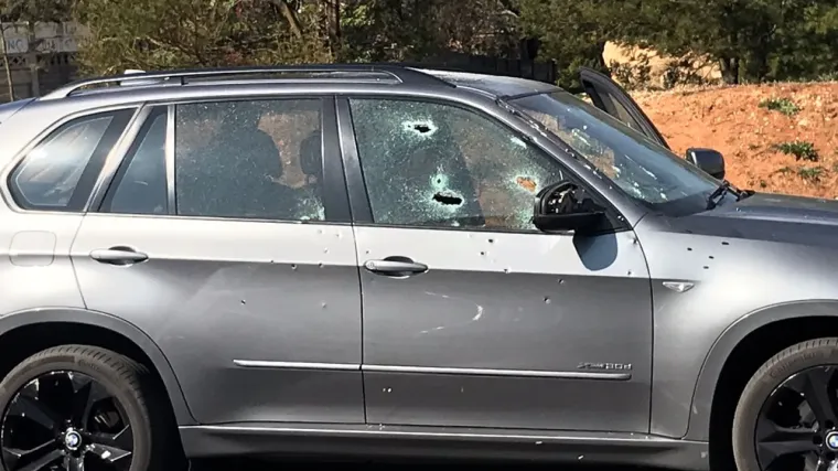 Kriminalac iz '90-ih likvidiran s 30 hitaca, njegova supruga ranjena