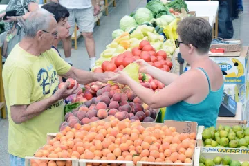 Kumice sa zagrebačkih tržnica ne samo da imaju dobru robu, nego imaju i certifikate!