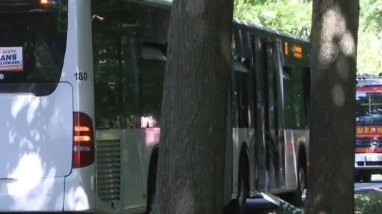 Mu&scaron;karac naoružan nožem upao u autobus i ozlijedio 14 ljudi: 'Dogodio se pravi pokolj'