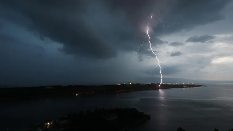 Nevrijeme prijeti gotovo cijeloj obali: 'Moguće su bujične poplave, olujni udari vjetra i tuča'