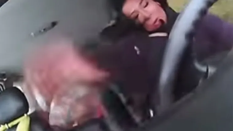Ovako izgleda zastra&scaron;ujući trenutak prevrtanja u automobilu nakon nesreće