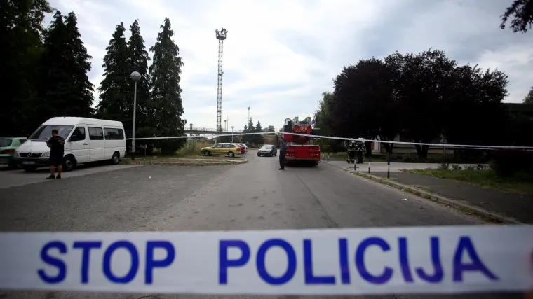 Verbalno napao mladiće koji su hodali cestom, a potom je izvukao i nož