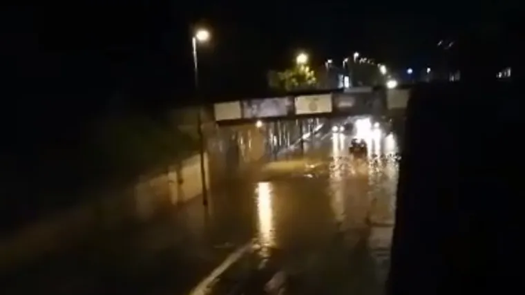 Prometnice se pretvorile u rijeke, neki stanovnici nisu mogli iz kuća