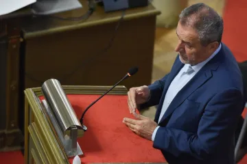 'Izgradit ću nacionalni nogometni stadion, a vi možete crknuti od tuge'