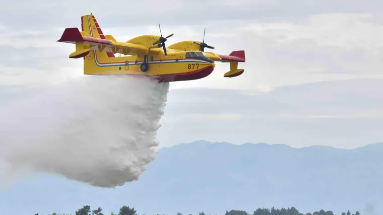 Ministar Krstičević odobrio dva kanadera za ga&scaron;enje požara