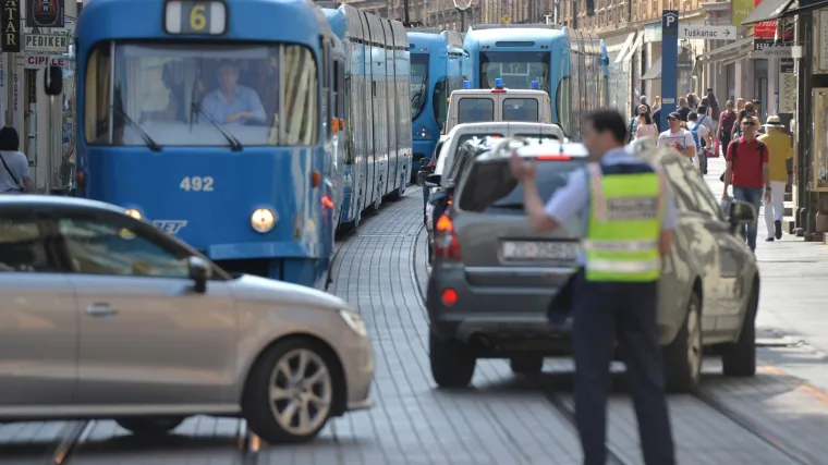 Novosti u prometu: Automatizirani semafori, promjenjivi prometni znaci