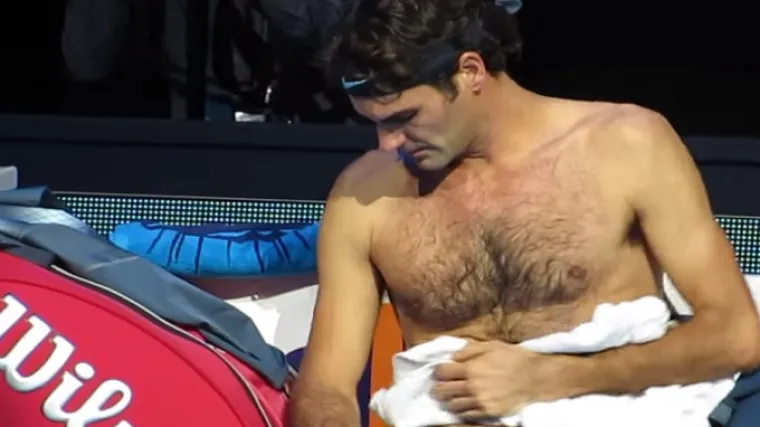 'Federer je stajao potpuno gol, praktički s penisom na mojem ramenu'