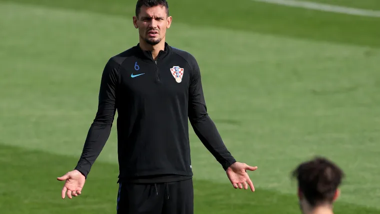 Lovren pobjesnio na Instagramu: 'Samo s**ete! Sram vas bilo!'