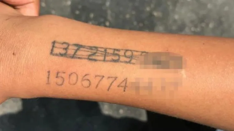 Na ruku mu istetovirala svoj broj mobitela: 'Moj sin često bježi, pa me ovako zna naći'