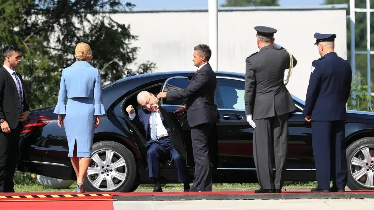 Stigli novi Mercedesi, otporni su na metke, imaju nosače strojnica, senzor za suzavce...