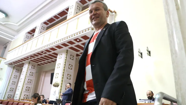 Dok je trčao: Četvorica mladića opljačkala HDZ-ovog zastupnika