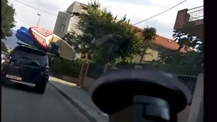 Srećom, jedan Splićanin je i snimao lika kojemu 'fali daska'
