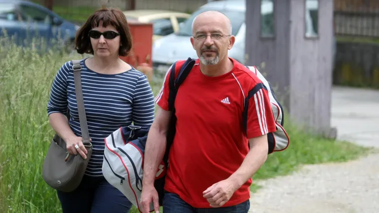 Bivšeg šefa ARZ-a šipkama prebili ispred vikendice