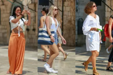 MA KAKAV MILANO! Dubrovnikom pro&scaron;etale modno osvije&scaron;tene mačke
