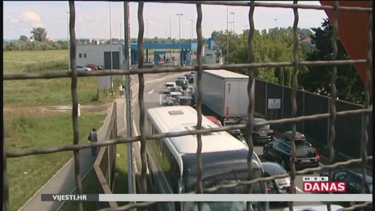 Misterij na granici: Autobus pun putnika u&scaron;ao je u Hrvatsku bez ikakve kontrole?