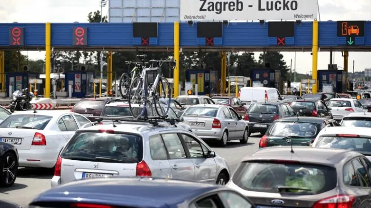 Krećete na put? I danas velike gužve na cestama - Evo gdje je najgore