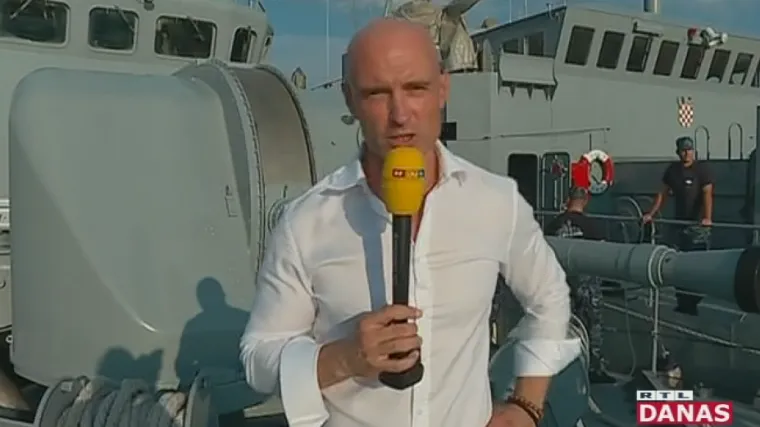 Dvije najjače topovnjače HRM-a prate Olivera na putu za Vela Luku