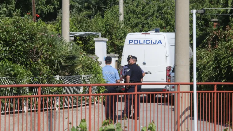 FOTO, VIDEO Užas u Rijeci: Prona&scaron;li mrtvu ženu, priveli osumnjičenog
