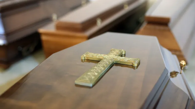 Jeza u Njemačkoj: Dok je stajao očevom grobu, čuo je lupanje iz lijesa, intervenirali su vatrogasci i policija