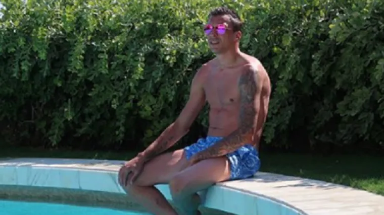 'Gasi internet, Mandžo gori'