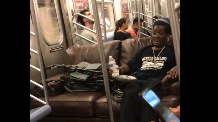 Ovaj je čovjek najgori dio grada pretvorio u svoju privatnu udobnost, ali kako je to izveo ostaje misterij