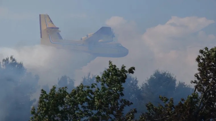 Dva Canadaira upućena na ga&scaron;enje požara kod Makarske