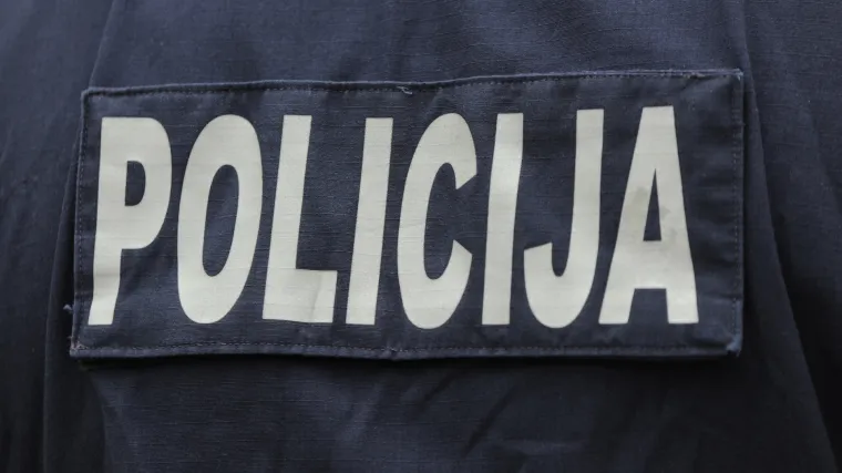 Lažno se predstavili kao policajci, a zatim opljačkali 78-godi&scaron;nju staricu