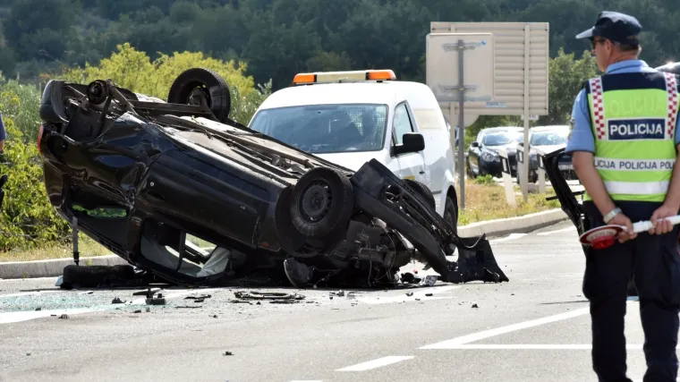 Strava kod Zadra: Mercedesom u&scaron;ao u suprotni trak, od ozlijeda prvo preminula suputnica, a zatim i 22-godi&scaron;nja djevojka