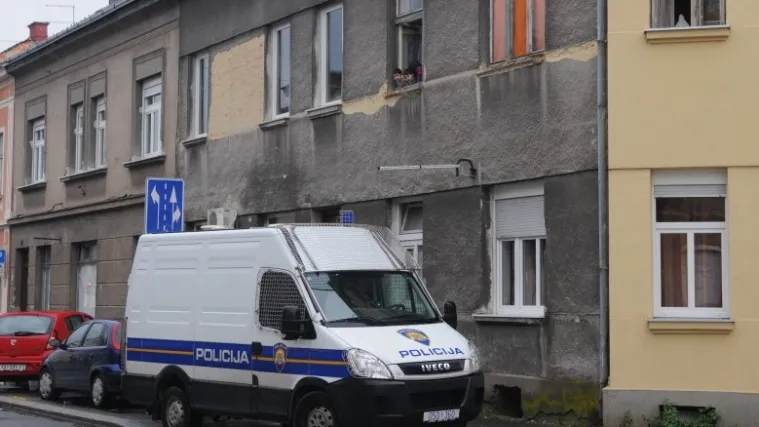 Pao jo&scaron; jedan krijumičar: BiH državljanin zaustavljen s 5 migranata u autu