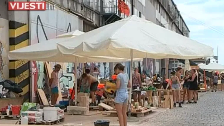 Čak 600 studenata spava u starom skladi&scaron;tu u Rijeci i po cijele dane - rinta