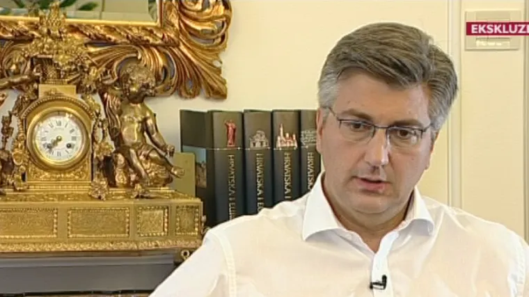 Ekskluzivno za RTL: Premijer Plenković nam pokazao nedavno otkrivene freske u Banskim dvorima