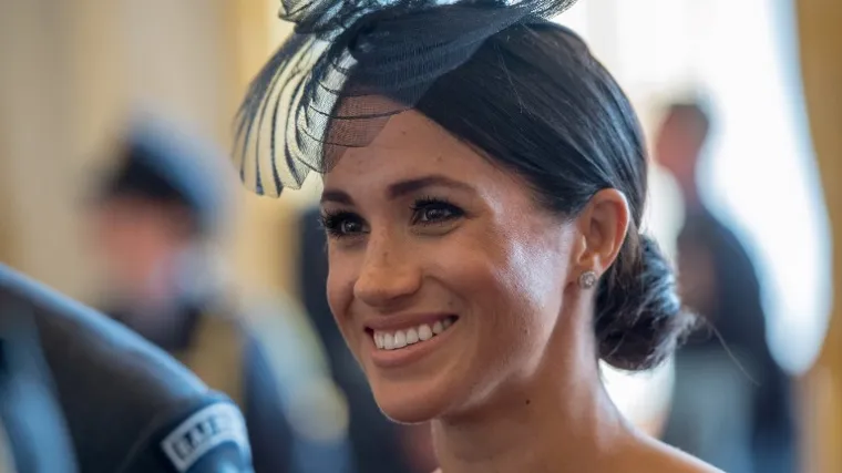 Vjetar joj rastvorio bluzu i osramotio je pred svijetom