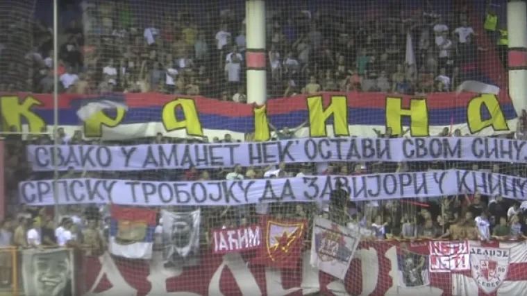 Delije u Beogradu provocirale transparentom o srpskoj trobojnici u Kninu