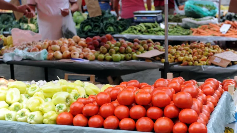 U nekim turističkim mjestima na Jadranu tri puta skuplje nego u Zagrebu: 'Dođe pet stranaca i kupe tri voćke'