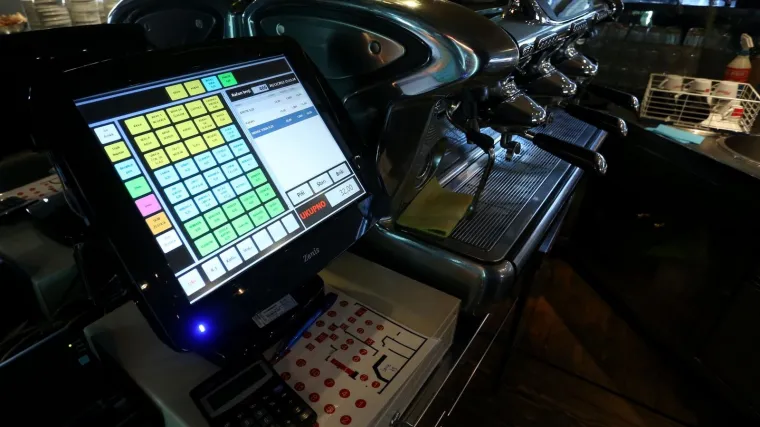 Poreznici u napadu na Jadran: Ugostitelje vi&scaron;e od inspektora brinu - visoki porezi