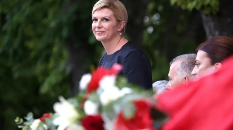 Ovacije i pljesak gdje god se pojavi: Predsjednici novi mandat u džepu?