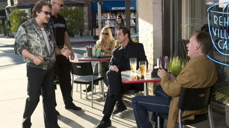 Smiri živce nastavak je komedije Uhvatite maloga o kriminalcu Chilliju Palmeru koji je u poslu s glazbom