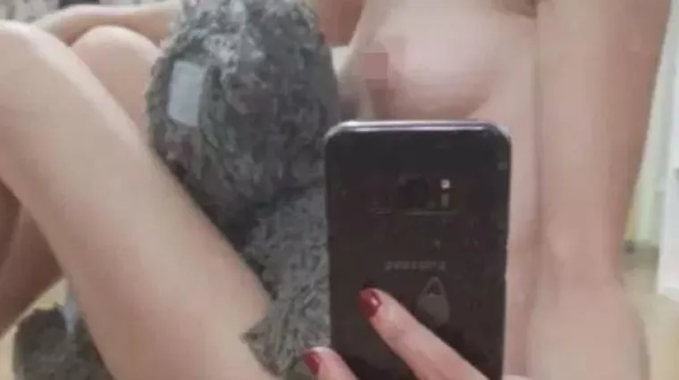 Ljudi tvrde da znaju tko je djevojka na fotki