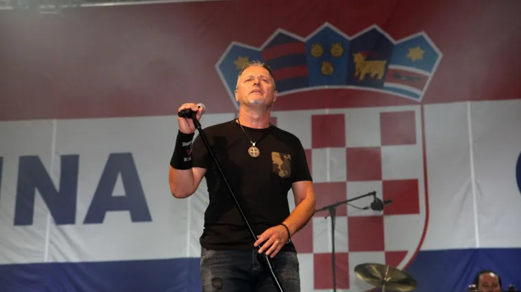 'Tekst pjesme je isti kao i na službenim nosačima zvuka'