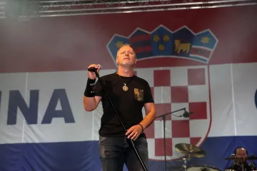 'Tekst pjesme je isti kao i na službenim nosačima zvuka'