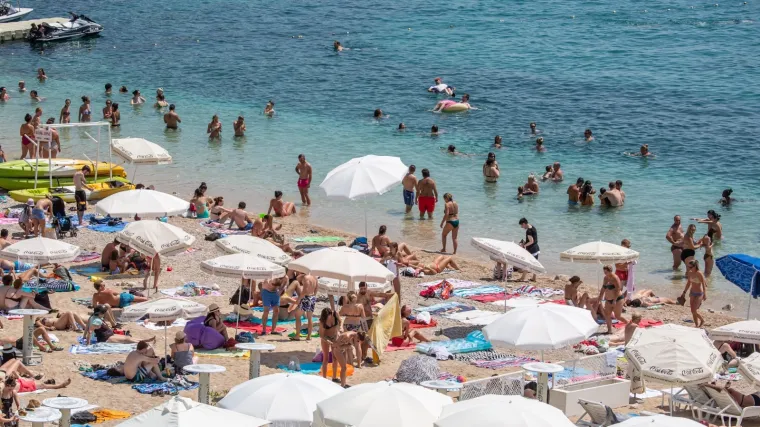 Kad more bezazlenu situaciju pretvori u borbu za život: 'Bura nas je nosila na luftiću...Da nas čovjek nije vidio, ne bi preživjeli'