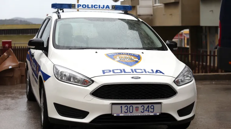 Policajcu zapalili auto, sindikat: 'Pola Splita je u strahu od osvete kriminalaca'