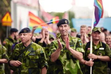 Zapovjednik švedske vojske sudjelovao u Gay Prideu i - zapjevao