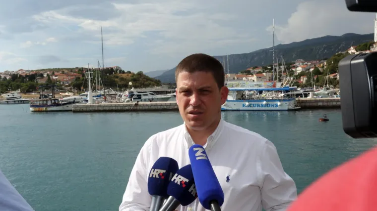 'Je li država najgori poslodavac?'