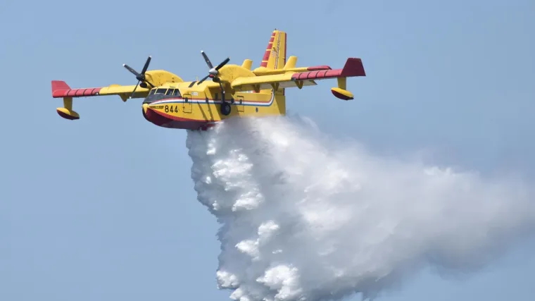 'Izbacili smo pet vodenih bombi čime je vatra stavljena pod nadzor'