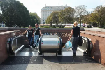 Genijalci iz Importanne centra došli su na ideju naplaćivati vožnju pokretnim stepenicama!?