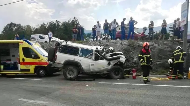 Stra&scaron;na prometna nesreća kod Rijeke: Terenskim vozilom zabio se u stijenu i poginuo