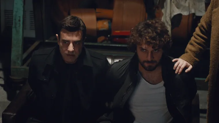 Cijela obitelj je zabrinuta zbog Kerimove i Husejinove otmice (Djevojka sa sela)