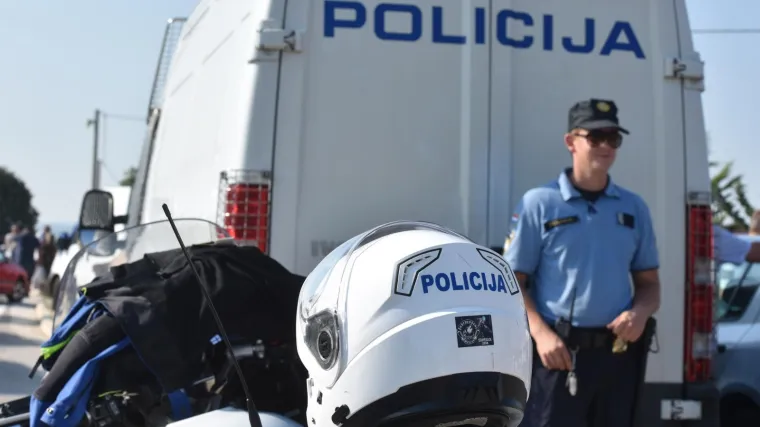 Sudarila se tri vozila, vi&scaron;e ljudi je ozlijeđeno