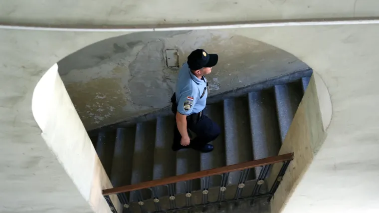 Tri žene se starici predstavile kao medicinske osoblje, u&scaron;le joj u stan i opljačkale ju